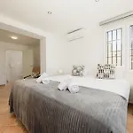 Beachfront With Private Terrace, Garden, Bbq, And Garage In 马尔韦利亚