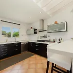 Beachfront With Private Terrace, Garden, Bbq, And Garage In 度假居 *