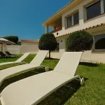 度假居 Beachfront With Private Terrace, Garden, Bbq, And Garage In *