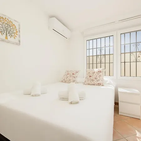 Dom wakacyjny Beachfront With Private Terrace, Garden, Bbq, And Garage In Marbella
