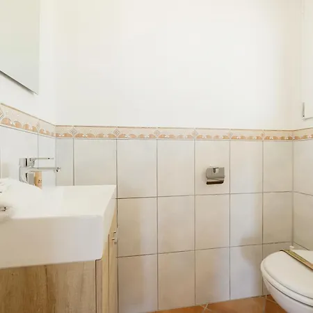 Beachfront With Private Terrace, Garden, Bbq, And Garage In Dom wakacyjny *