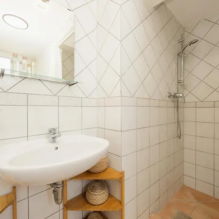 Dom wakacyjny Beachfront With Private Terrace, Garden, Bbq, And Garage In Marbella