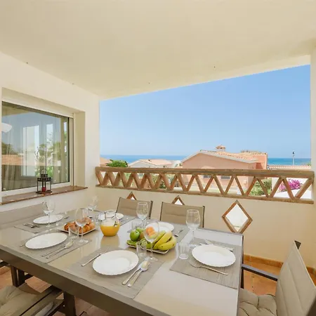 Dom wakacyjny Beachfront With Private Terrace, Garden, Bbq, And Garage In