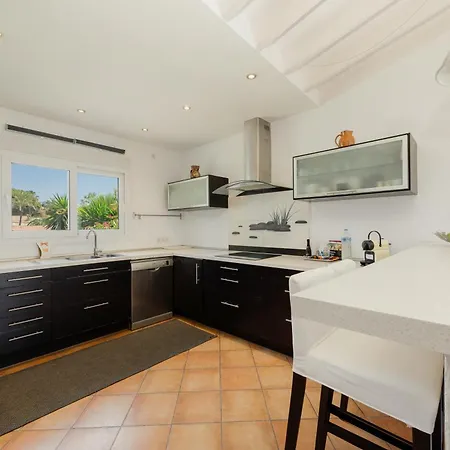 Beachfront With Private Terrace, Garden, Bbq, And Garage In Dom wakacyjny *