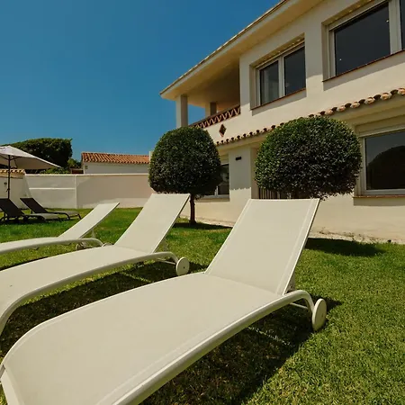 Dom wakacyjny Beachfront With Private Terrace, Garden, Bbq, And Garage In *
