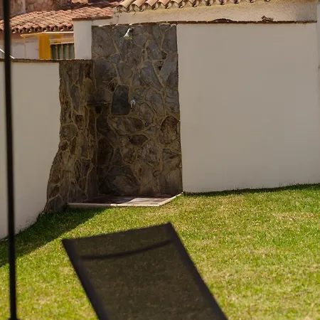 Beachfront With Private Terrace, Garden, Bbq, And Garage In Dom wakacyjny Marbella